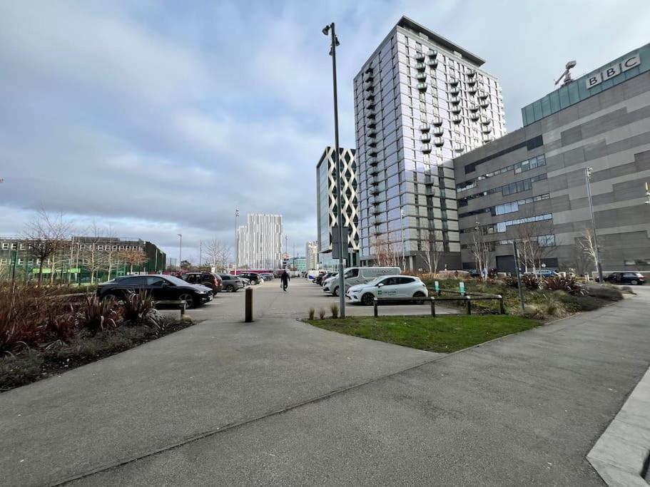 Spacious 2 Bedroom Flat Stunning Waterside View 맨체스터 외부 사진