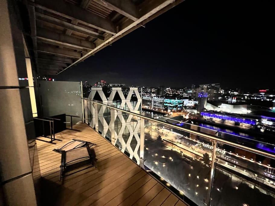 Spacious 2 Bedroom Flat Stunning Waterside View 맨체스터 외부 사진