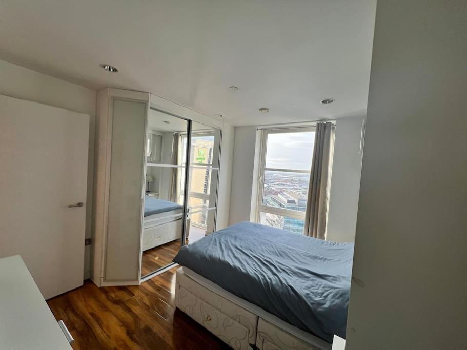 Spacious 2 Bedroom Flat Stunning Waterside View 맨체스터 외부 사진