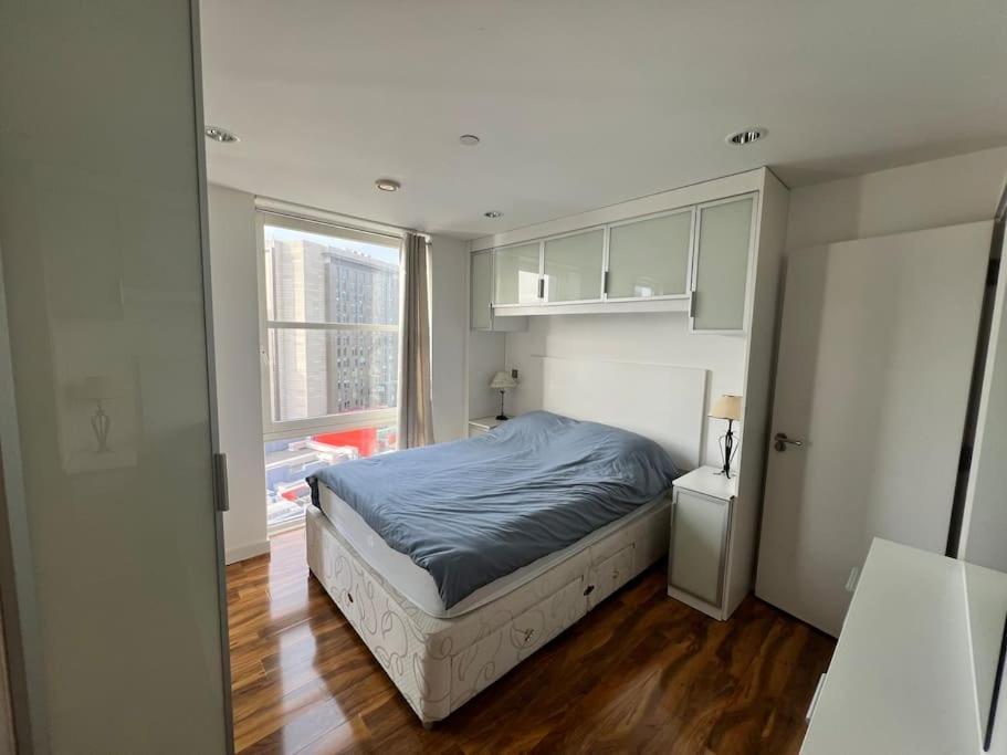 Spacious 2 Bedroom Flat Stunning Waterside View 맨체스터 외부 사진
