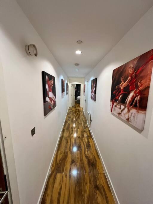 Spacious 2 Bedroom Flat Stunning Waterside View 맨체스터 외부 사진