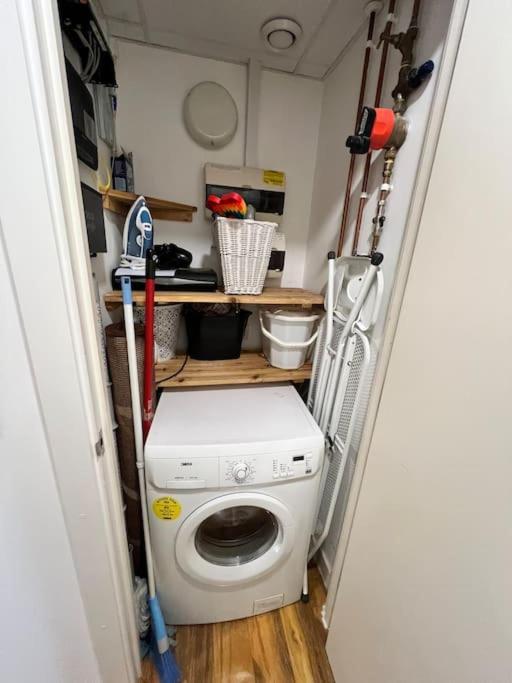 Spacious 2 Bedroom Flat Stunning Waterside View 맨체스터 외부 사진